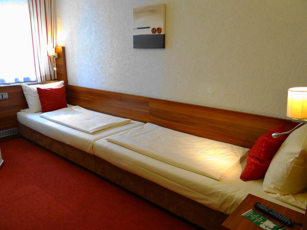Hotel Schuetzenhof Spa Garden Buerstadt Exterior photo